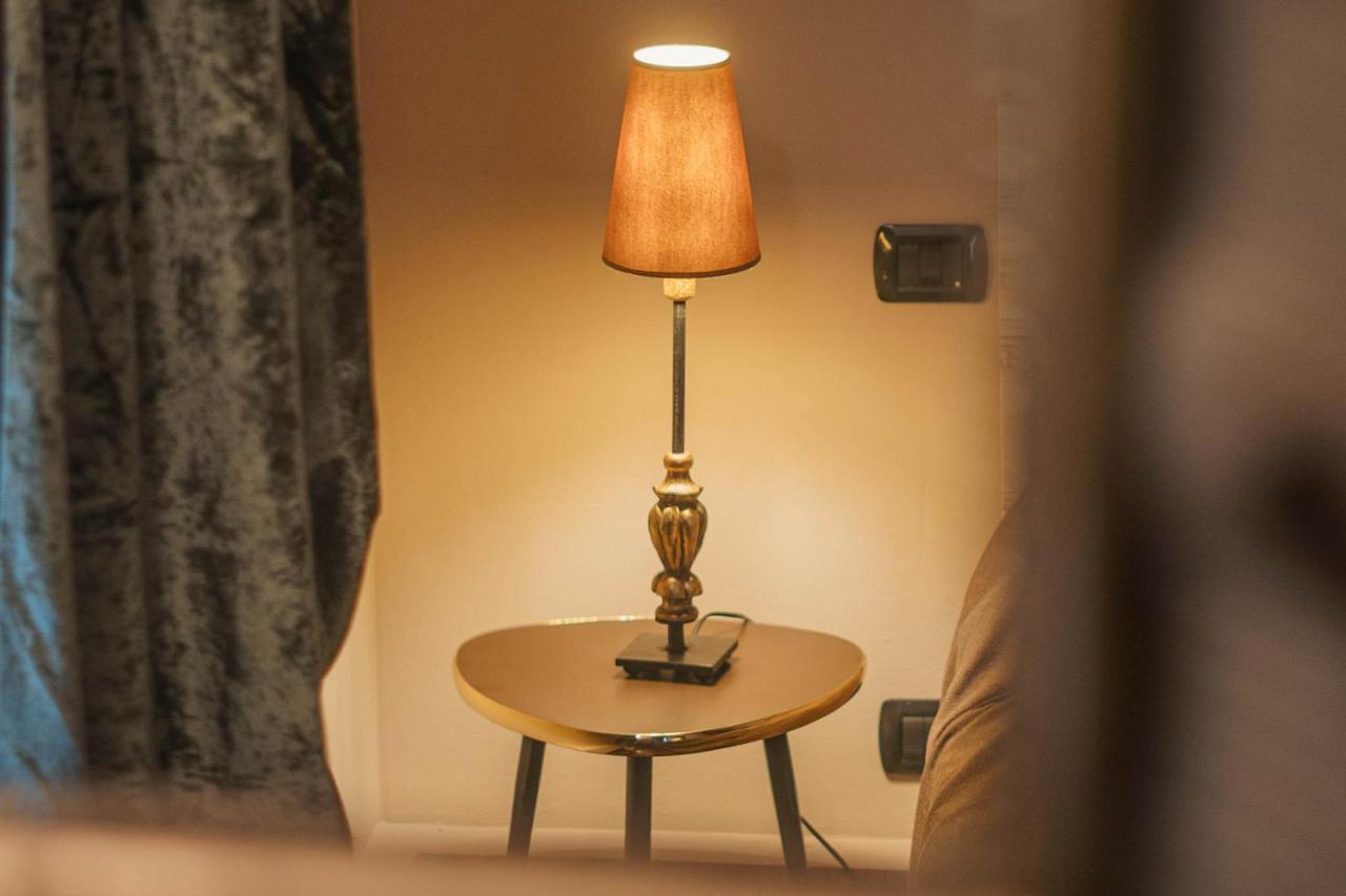 Napule...E Apartments Пескиера дел Гарда Екстериор снимка